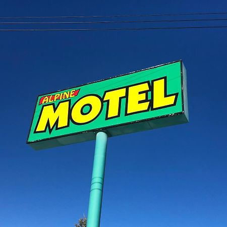 Alpine Motel Rocky Mountain House Bagian luar foto