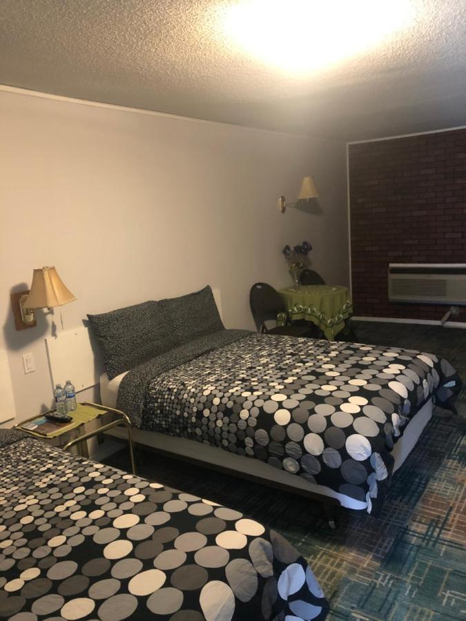 Alpine Motel Rocky Mountain House Bagian luar foto
