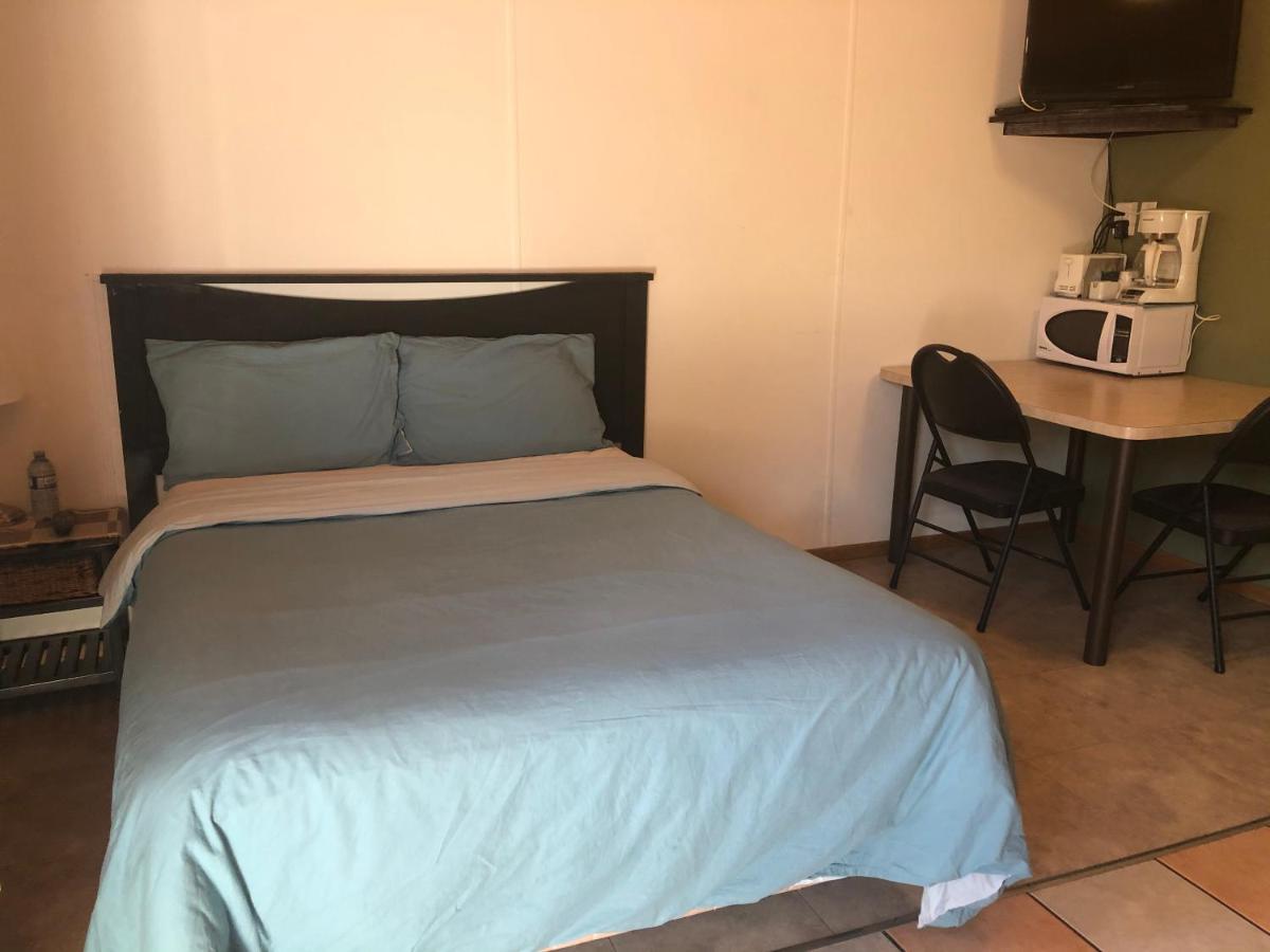 Alpine Motel Rocky Mountain House Bagian luar foto