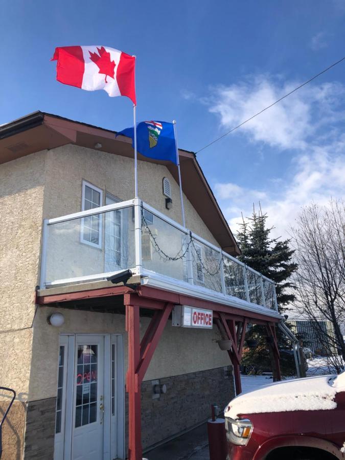 Alpine Motel Rocky Mountain House Bagian luar foto