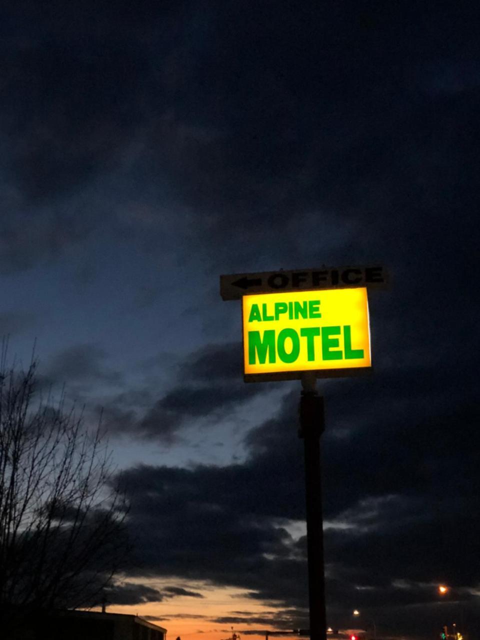 Alpine Motel Rocky Mountain House Bagian luar foto
