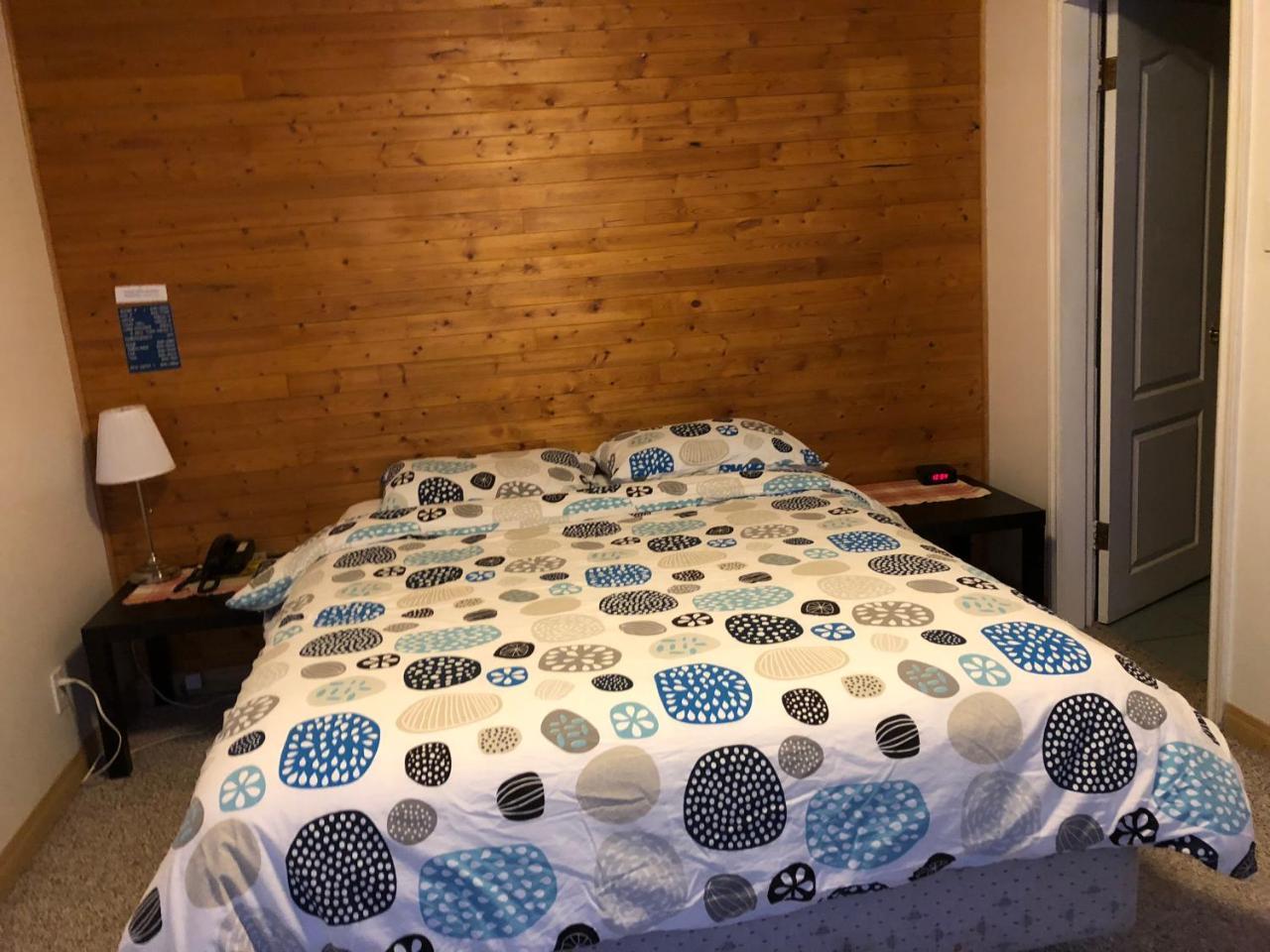 Alpine Motel Rocky Mountain House Bagian luar foto