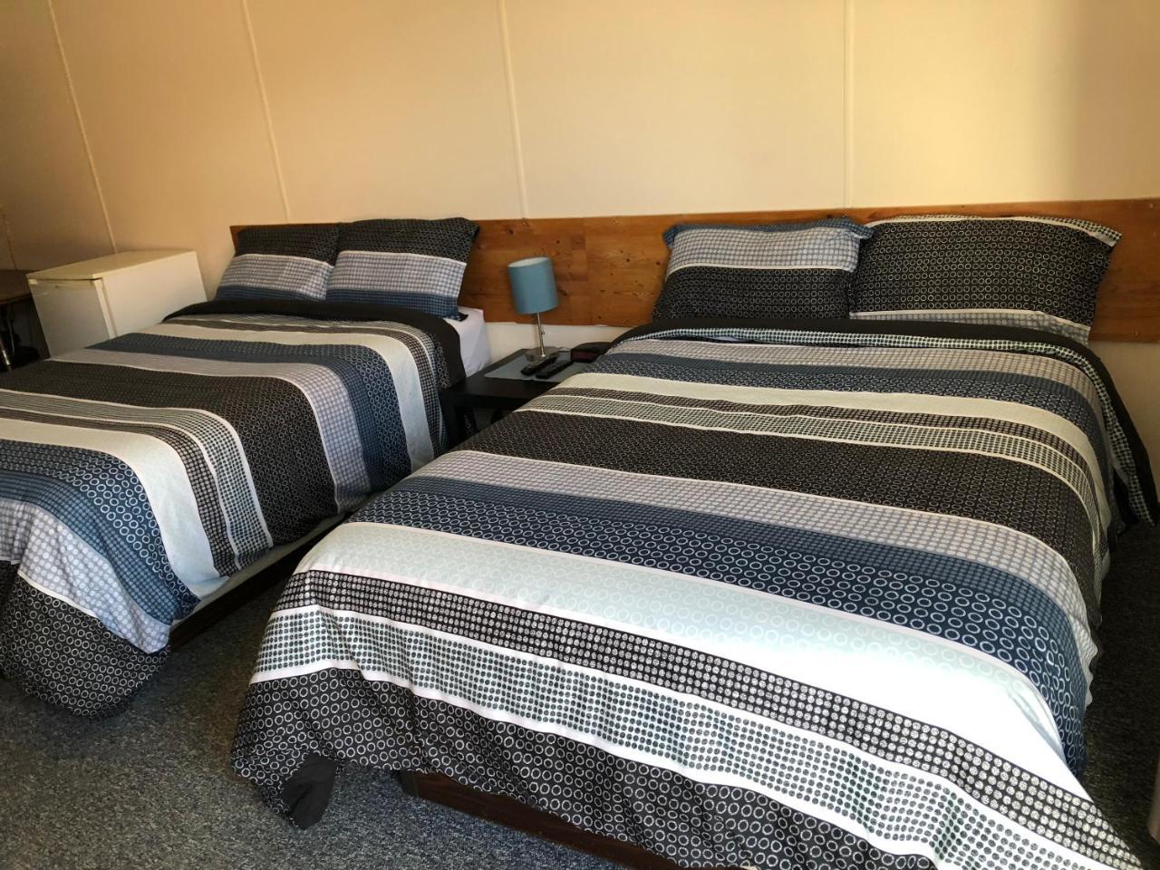 Alpine Motel Rocky Mountain House Bagian luar foto