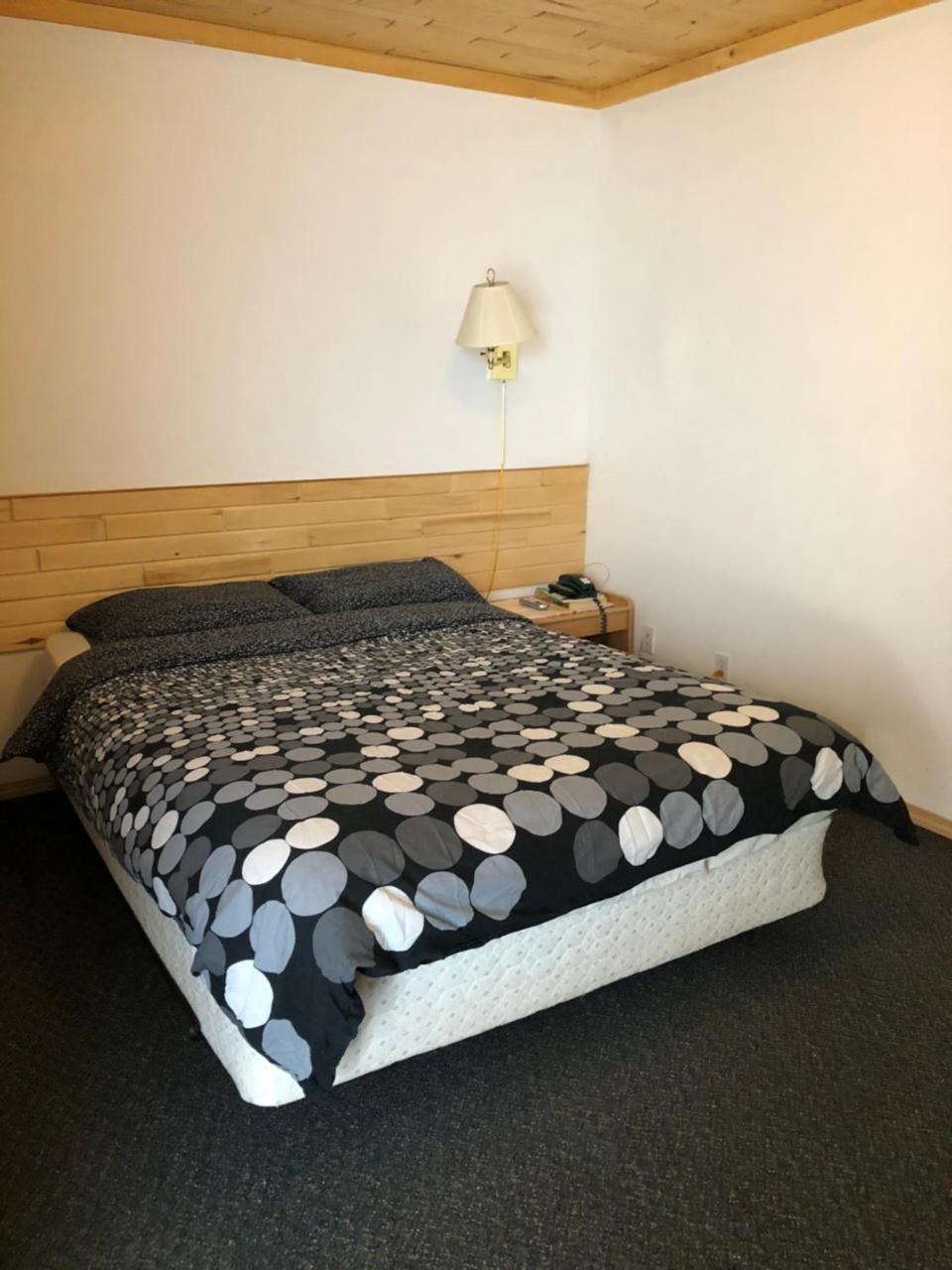 Alpine Motel Rocky Mountain House Bagian luar foto