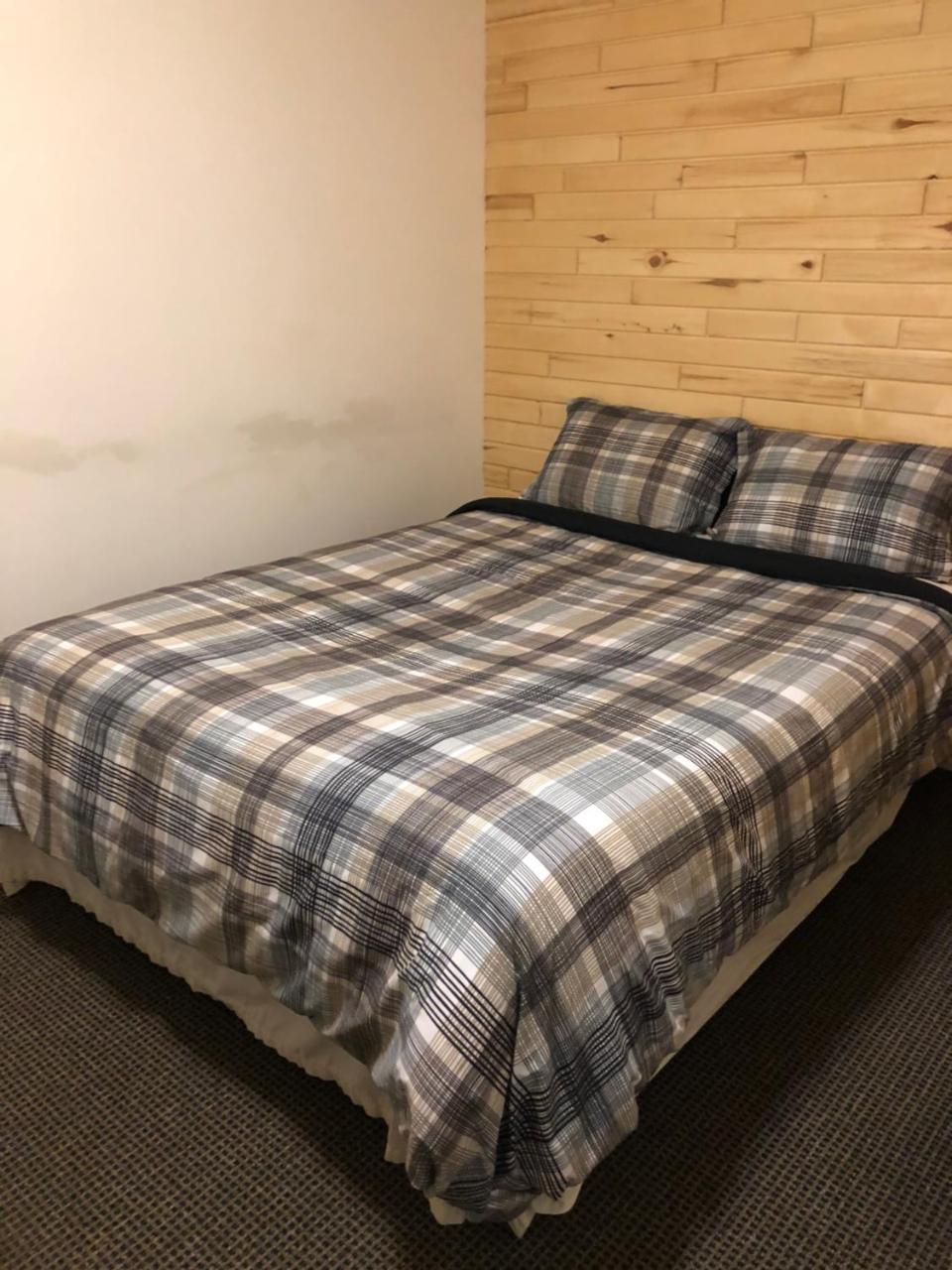 Alpine Motel Rocky Mountain House Bagian luar foto
