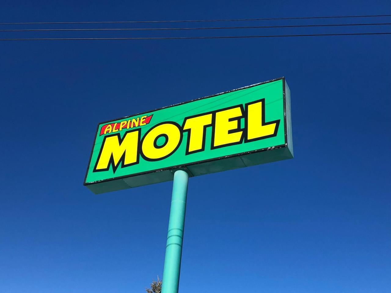 Alpine Motel Rocky Mountain House Bagian luar foto