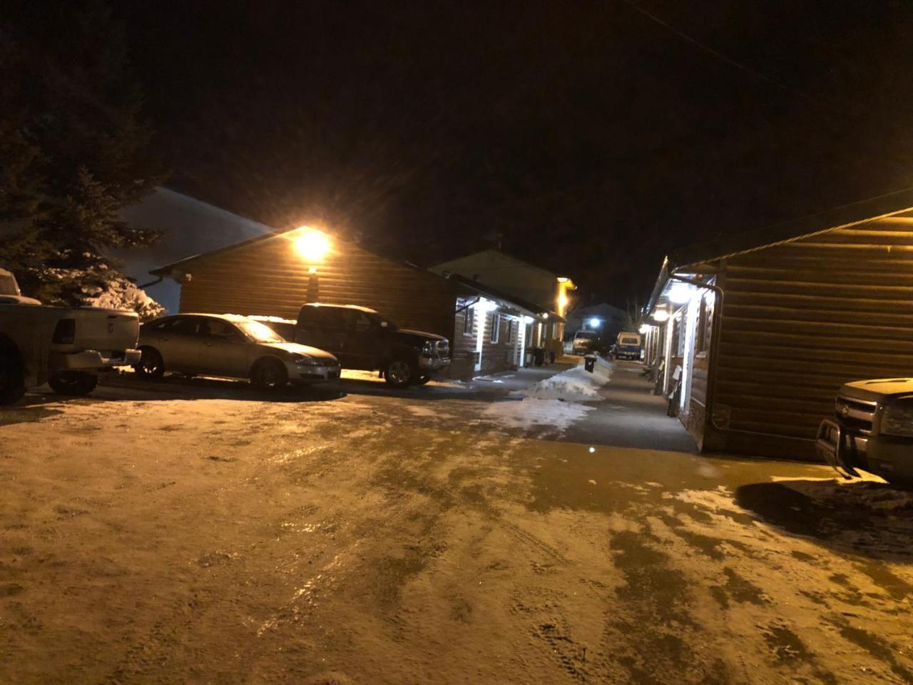 Alpine Motel Rocky Mountain House Bagian luar foto