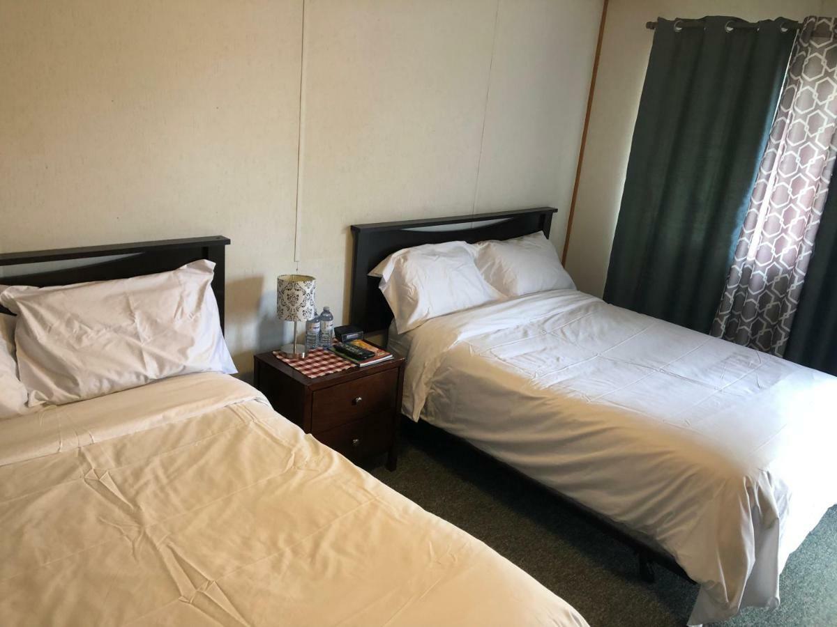 Alpine Motel Rocky Mountain House Bagian luar foto