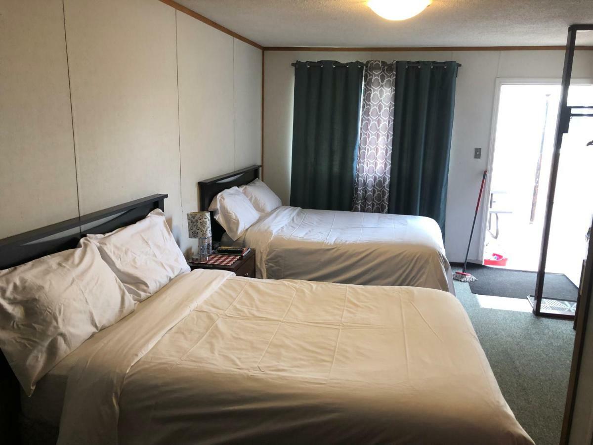 Alpine Motel Rocky Mountain House Bagian luar foto