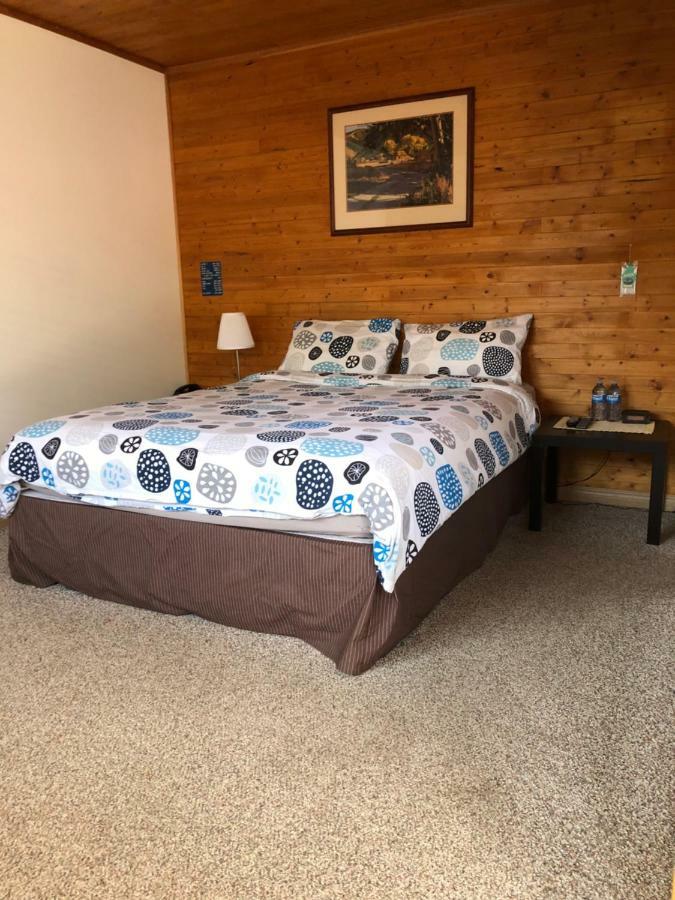 Alpine Motel Rocky Mountain House Bagian luar foto