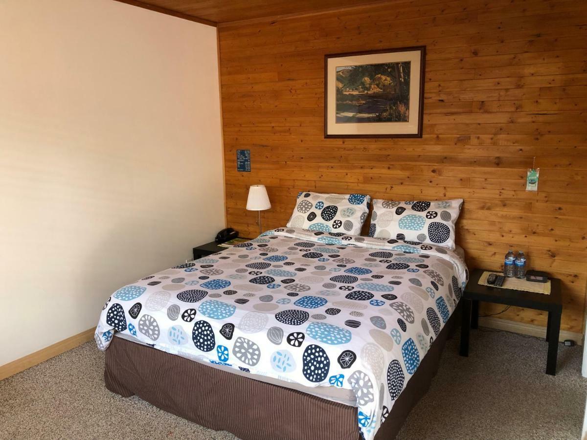 Alpine Motel Rocky Mountain House Bagian luar foto