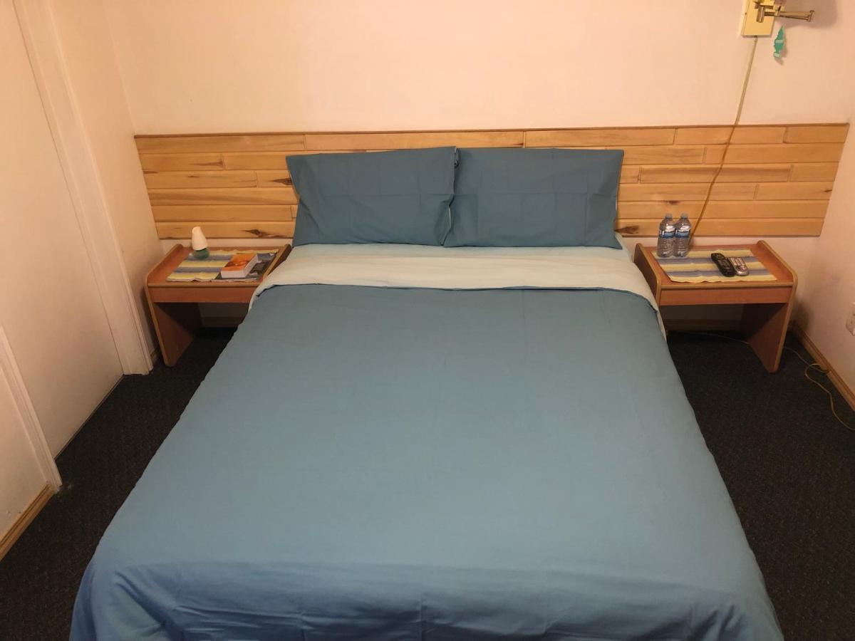 Alpine Motel Rocky Mountain House Bagian luar foto