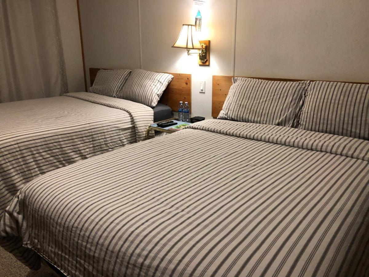 Alpine Motel Rocky Mountain House Bagian luar foto