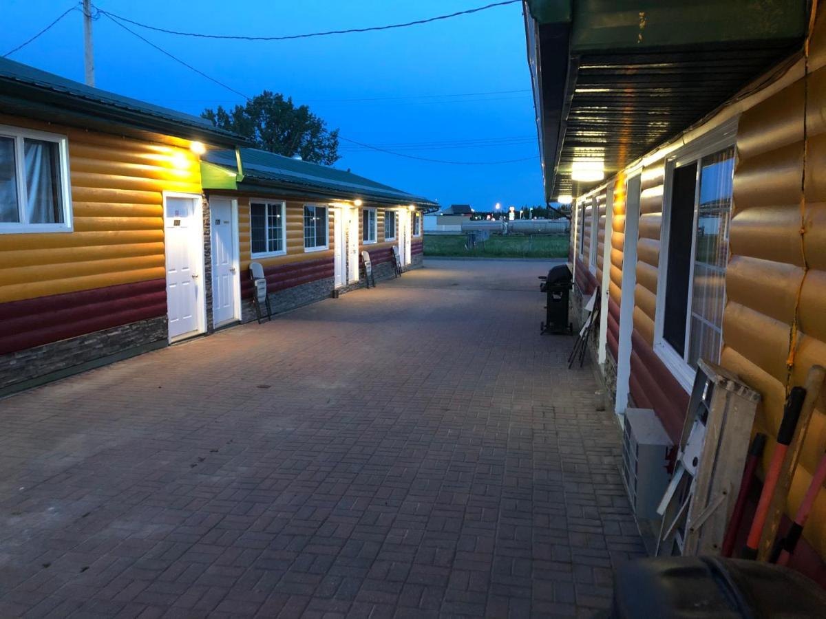 Alpine Motel Rocky Mountain House Bagian luar foto